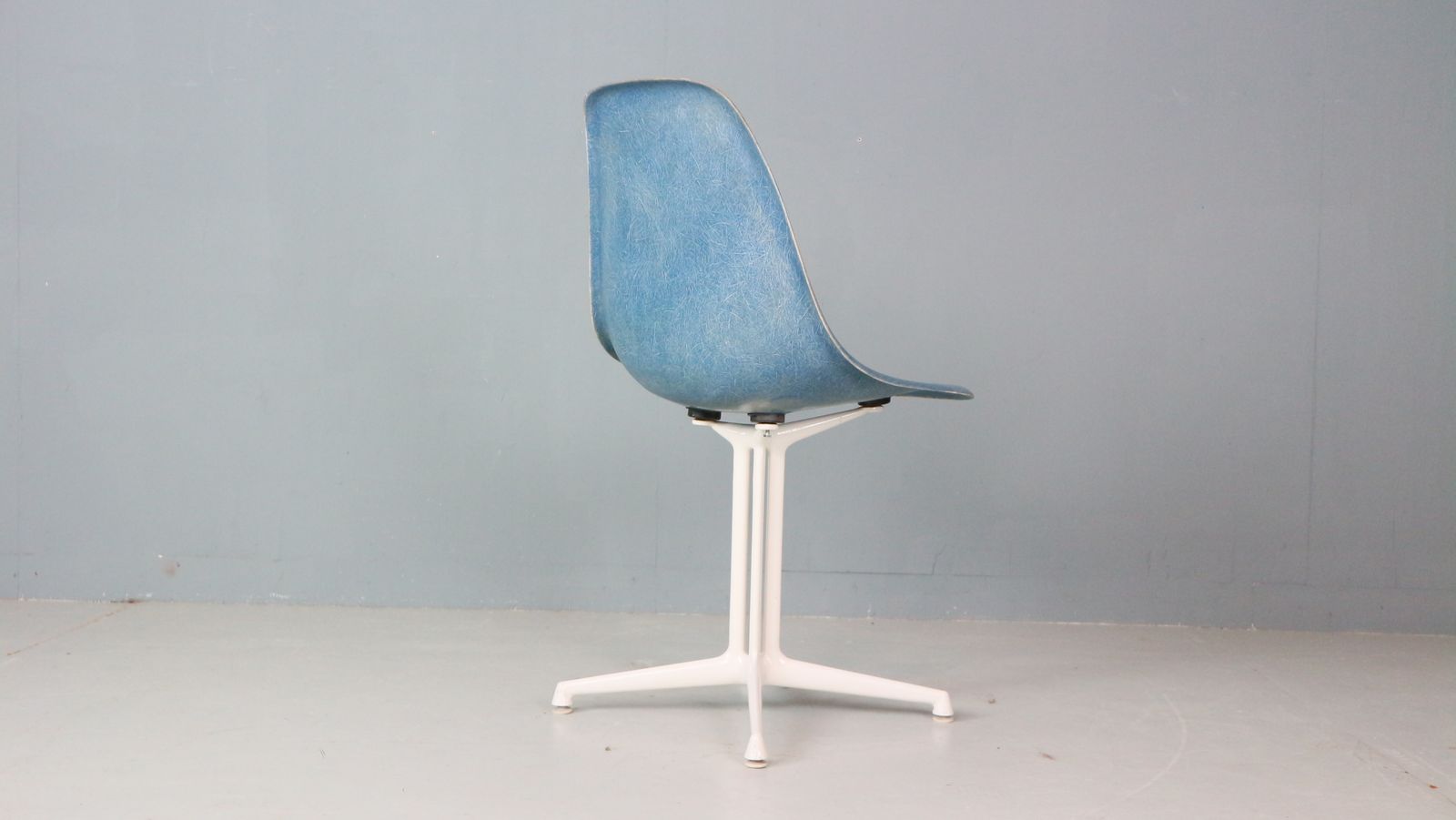 1300.0 Charles & Ray Eames "La Fonda" Blue Fiberglass Chairs Herman Miller photo