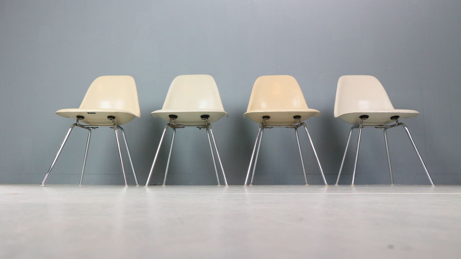 Charles & Ray Eames Set Of 4 Off White "H Base" Chairs For Herman Miller, 1960 photo 2050.0