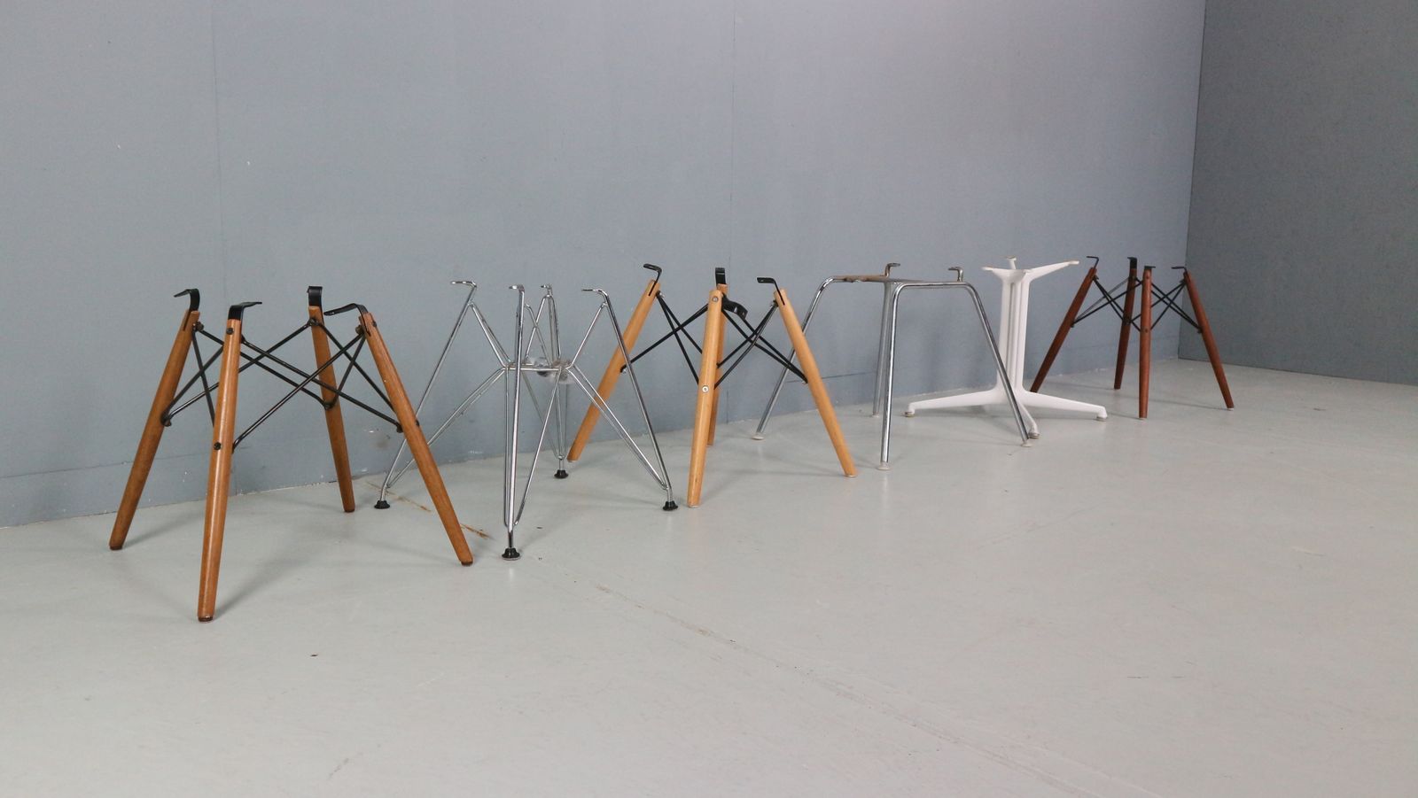 photo buy Charles & Ray Eames Set Of 4 Off White "H Base" Chairs For Herman Miller, 1960