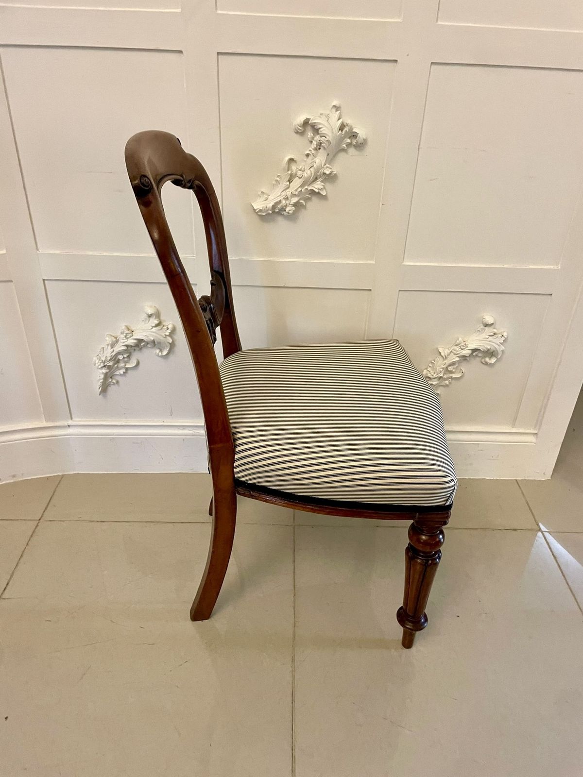 photo buy Antique 19th Century Mahogany Carved Set Of 6 Dining Chairs