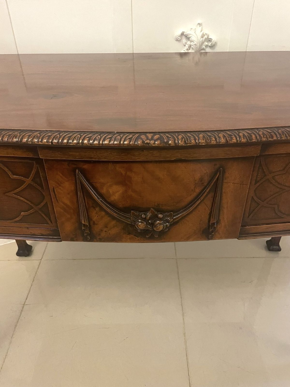 photo furniture Antique 19th Century Quality Carved Figured Mahogany Serving Table