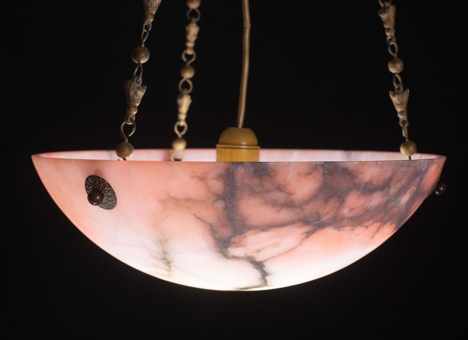 photo furniture Art Decò Red And Pink  Alabaster Chandelier, 1920