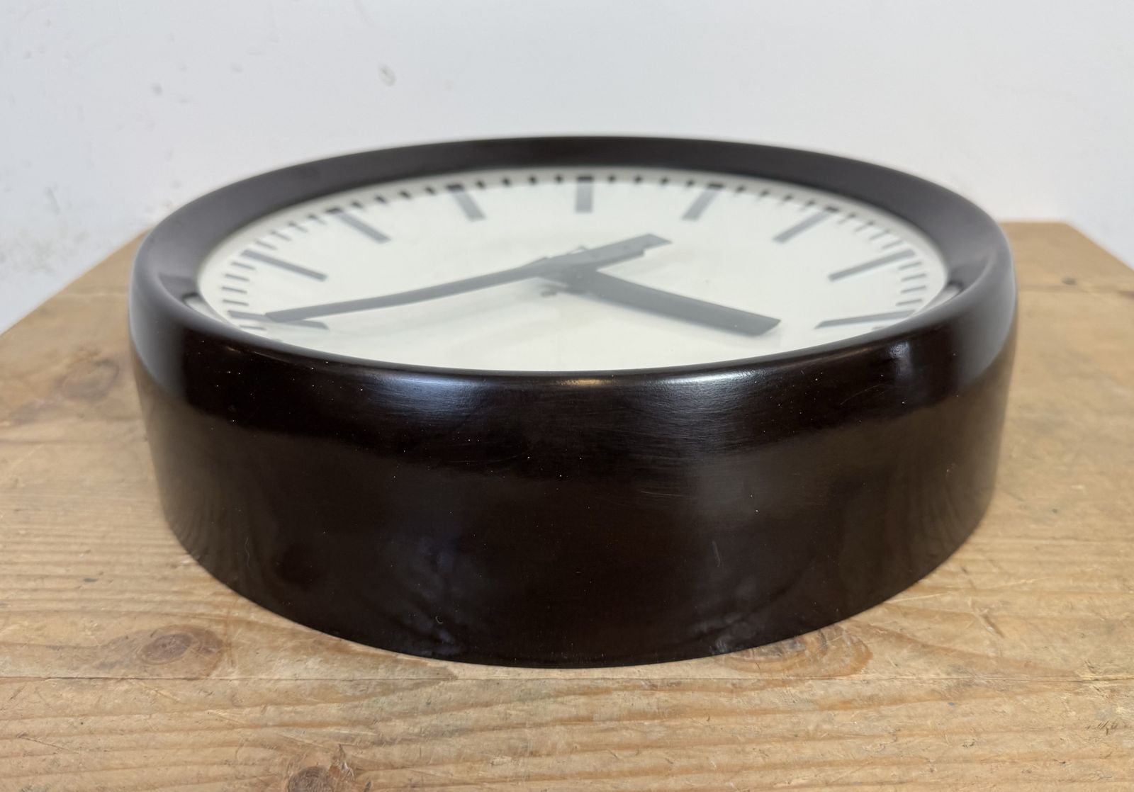 Industrial Bakelite Factory Wall Clock From Pragotron, 1960s, 6x photo vintage