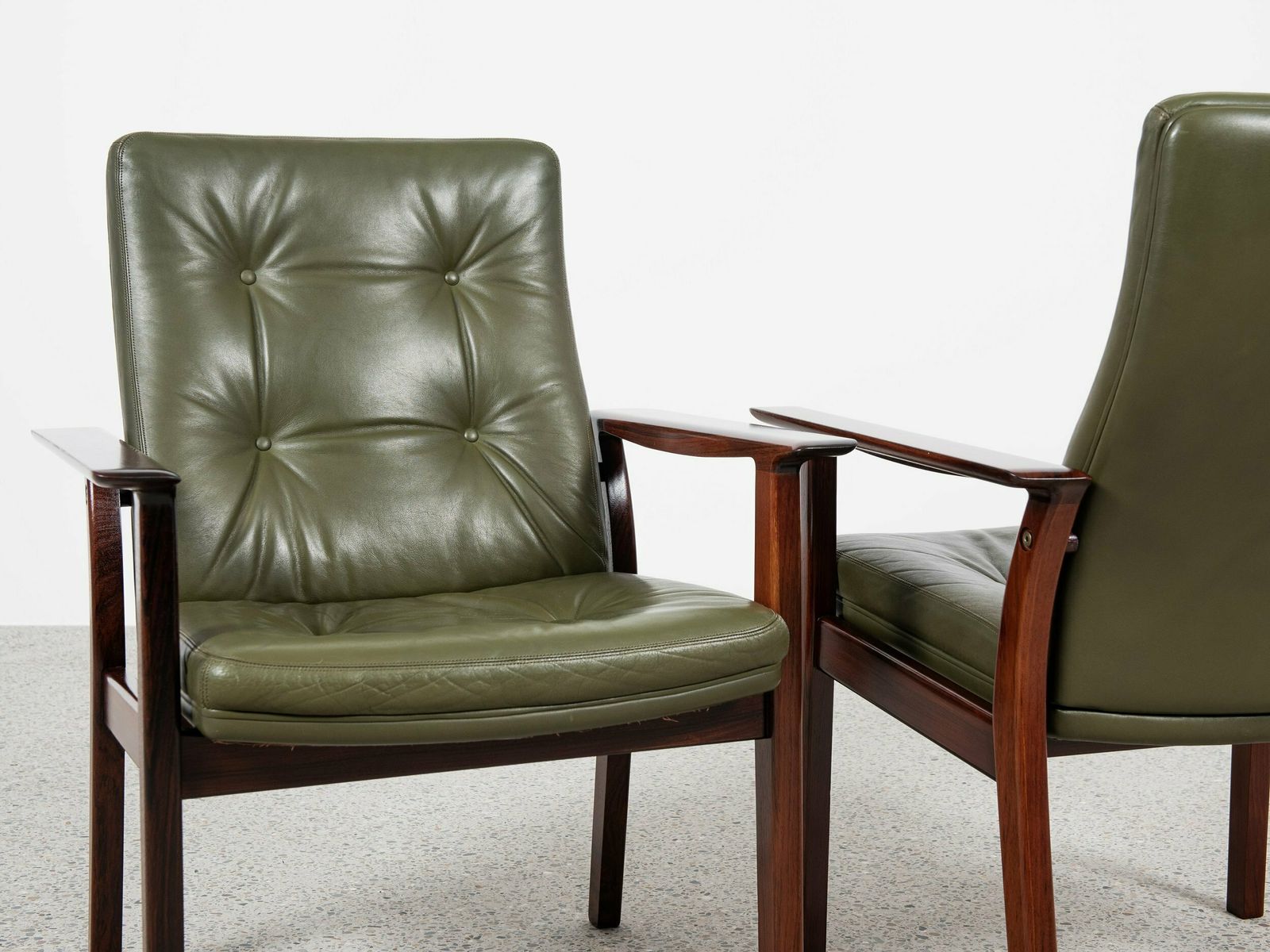 Midcentury Danish Set Of 6 Chairs With Armrests In Rosewood And Leather By Arne Vodder For Sibast photo vinterior