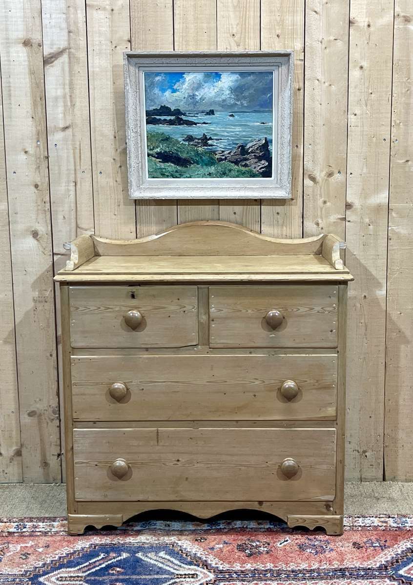 photo furniture 19th Century Victorian Chest Of Drawers In Fir