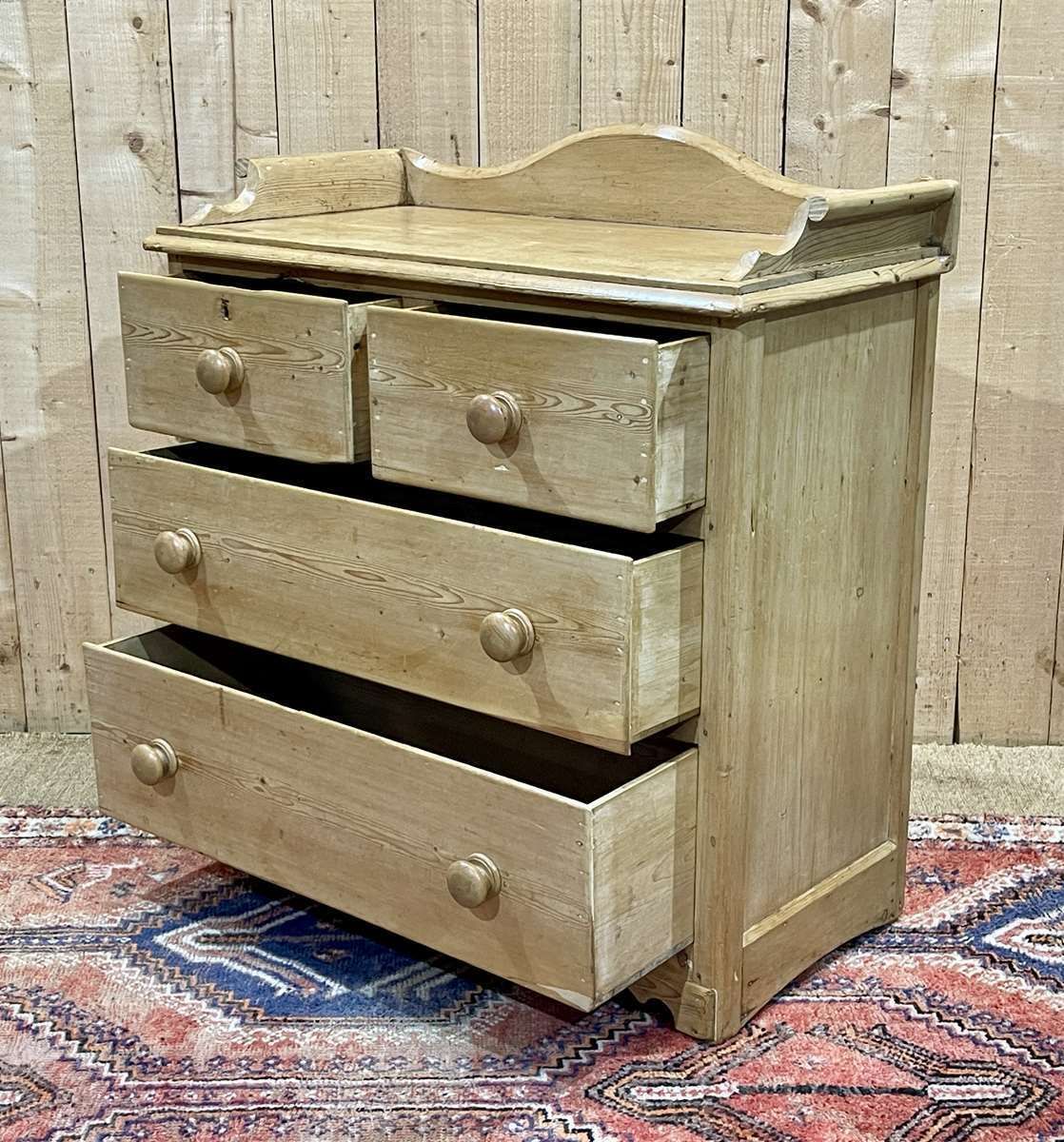 Furniture 19th Century Victorian Chest Of Drawers In Fir photo