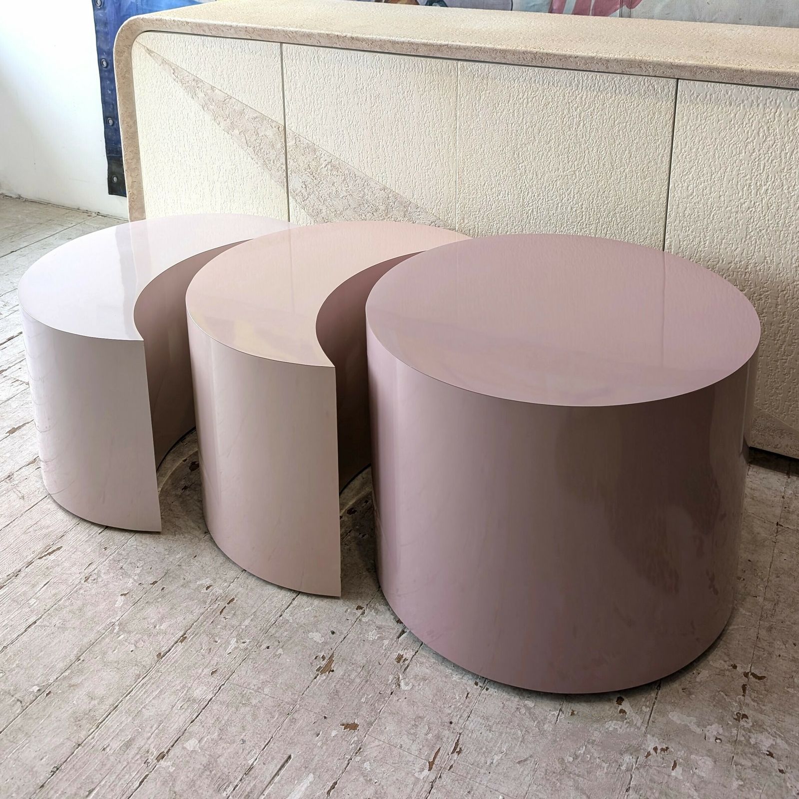 photo furniture Set Of Five Vintage Post Modern Pink Laminate Modular Coffee Tables, USA, 1980s