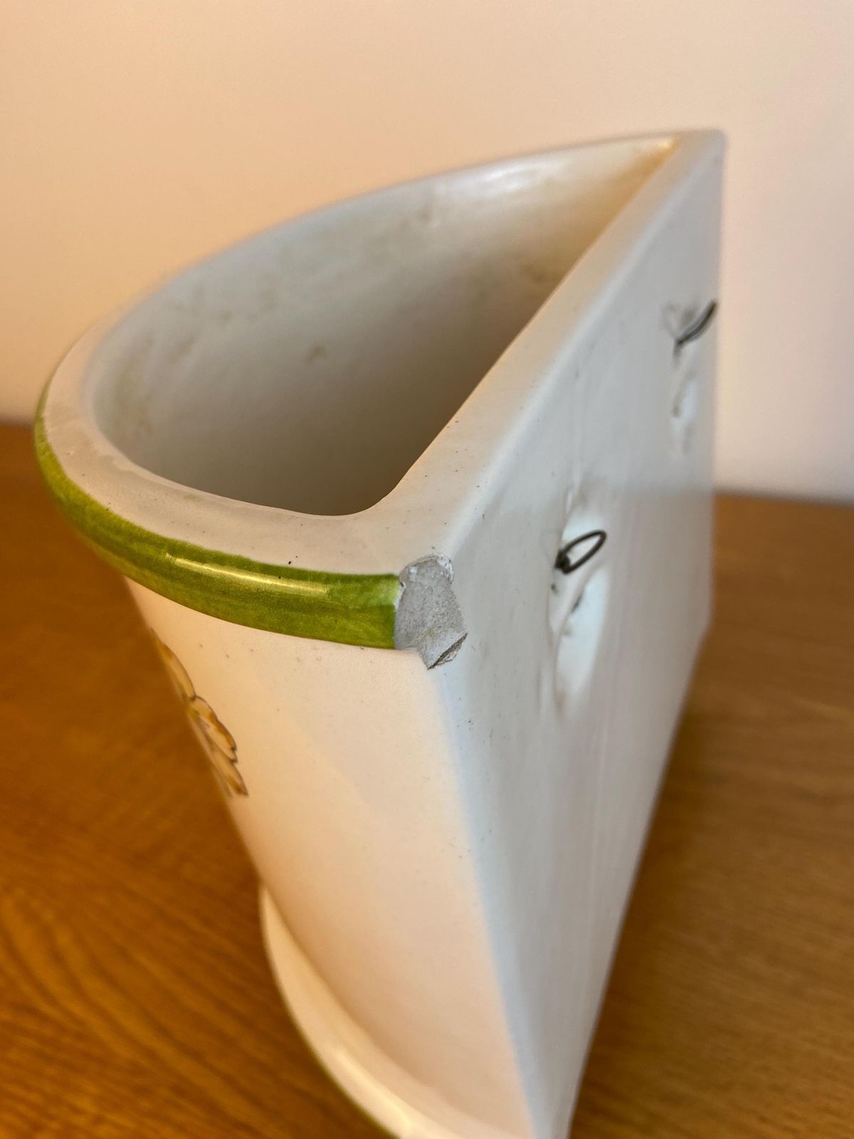 photo furniture Vintage Bassano Italian Handmade And Hand Painted Ceramic Half Planter, Half Plant Pot, With A Red Cardinal Bird On It 21cm X 19cm X 14cm
