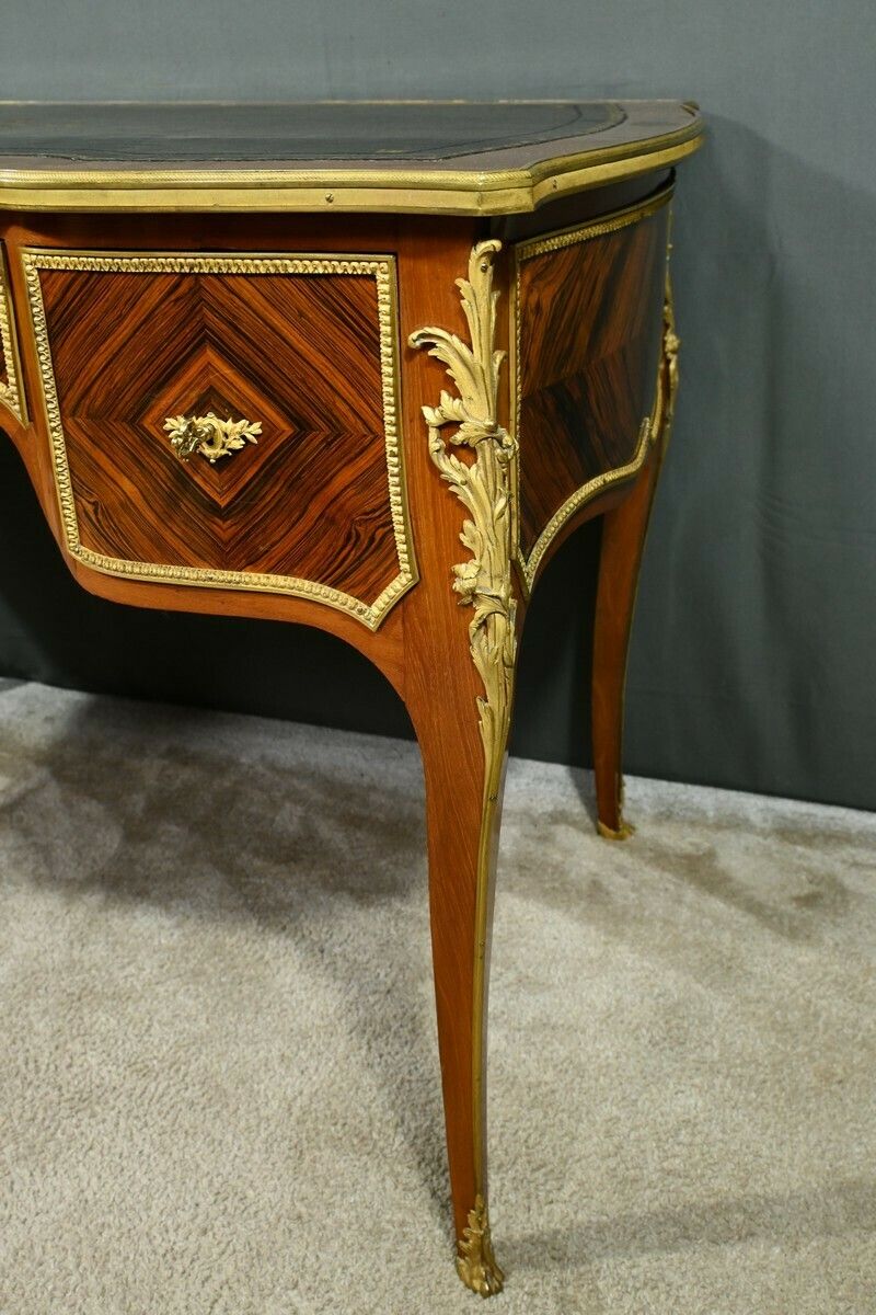 photo vintage Small Middle Desk In Mahogany And Rosewood, Louis XV Style, Napoleon III Period – Mid 19th Century