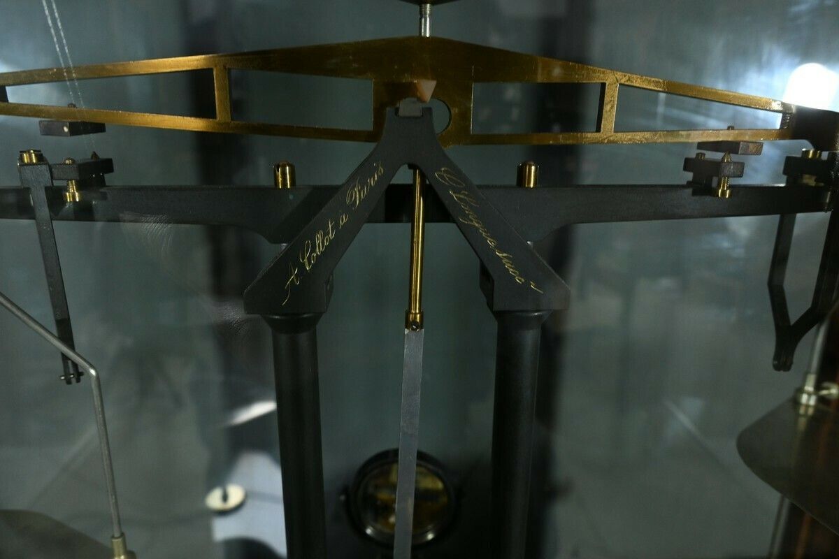 photo furniture Aperiodic Precision Balance In Mahogany, A.Collot & C.Longue – 1900