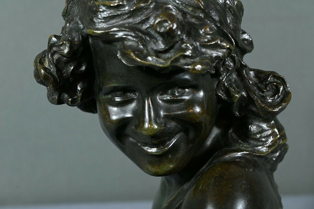 Bronze “Laughing Child”, Signed A.Injalbert – Late 19th Century photo vinterior