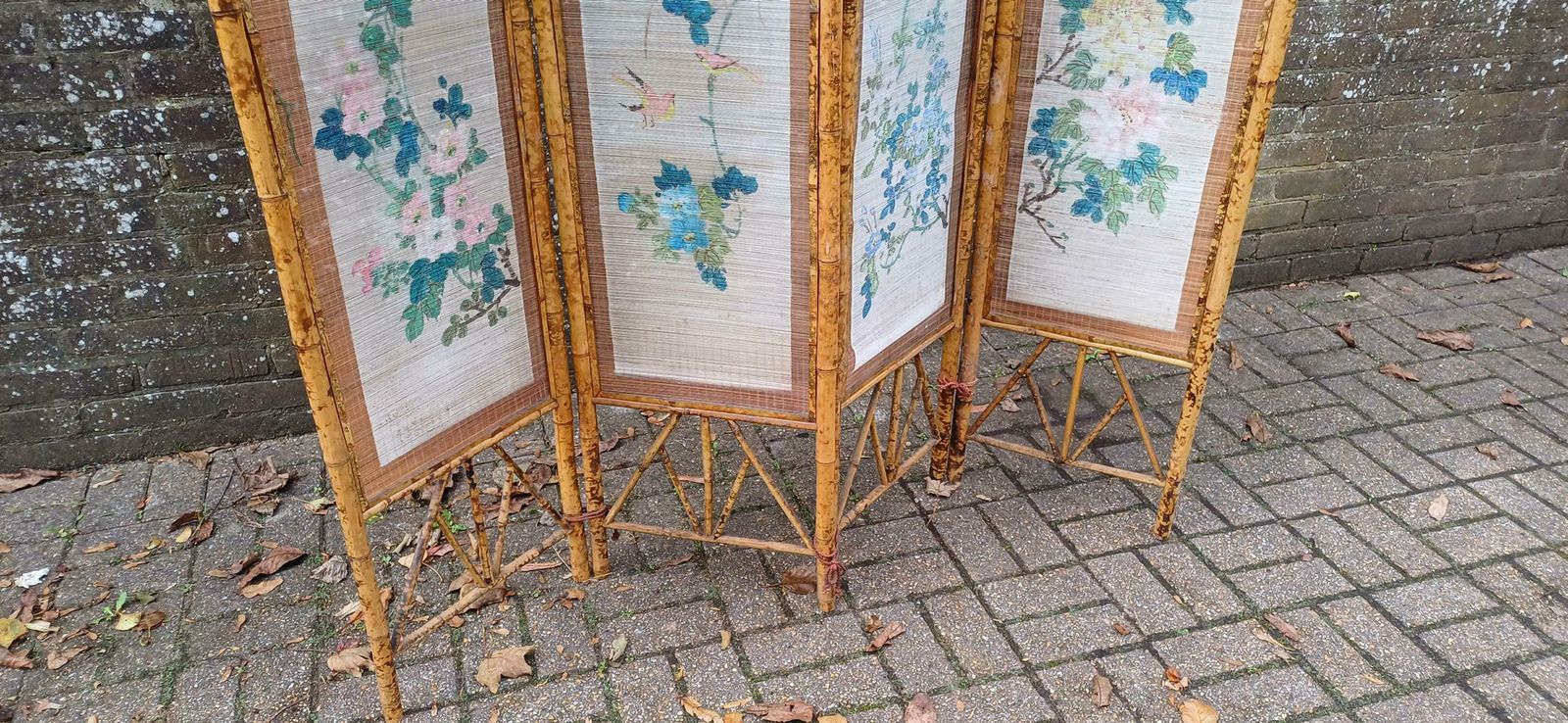 Superb Hand Painted Oriental Style Victorian Bamboo And Rattan Folding Vanity Screen Room Divider. photo for sale