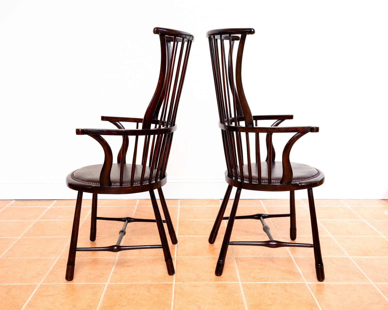 3950.0 Pair Of Liberty Windsor Chairs Arts And Crafts Shawl Back Fan Back A.Ntique Art Nouveau Aesthetic Movement 1900s Leather Armchairs Country House photo