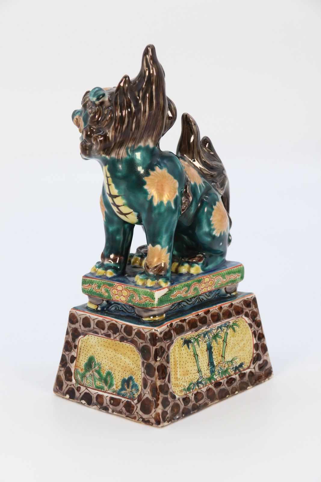 photo vinterior A Highly Decorative Pair Of Chinese Pottery Buddhist Lions Circa 1900.