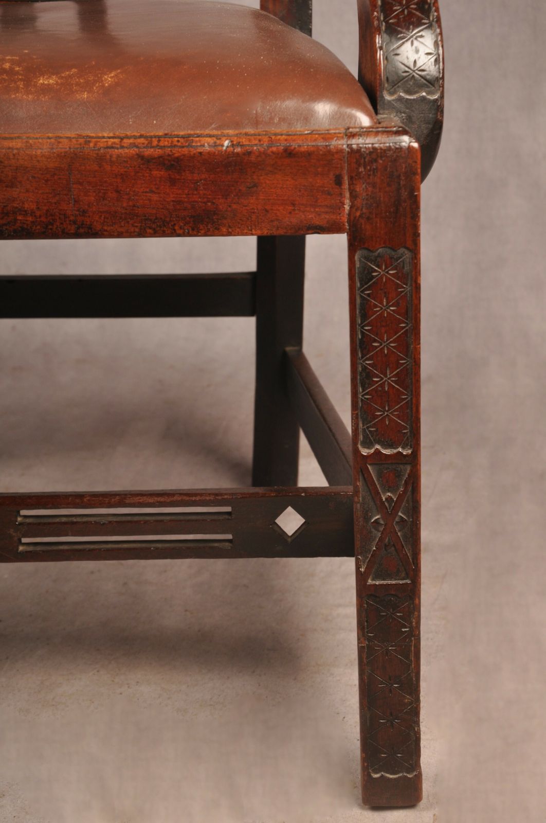 Fine 18th Century Mahogany Chippendale Armchair photo vinterior