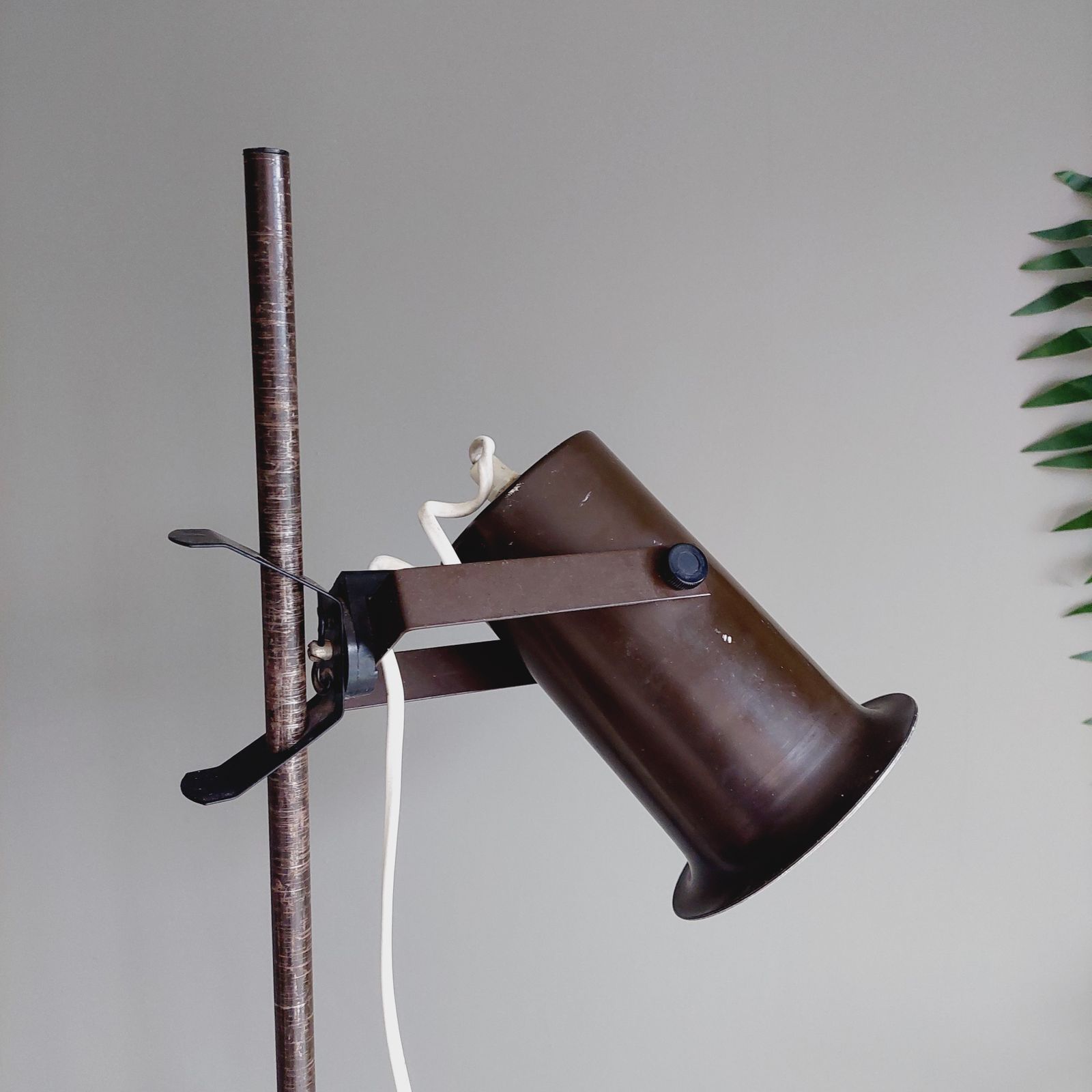 photo vinterior Mid Century  Industrial Table Light Brown Metal Adjustable Desk Lamp, 50s 60s
