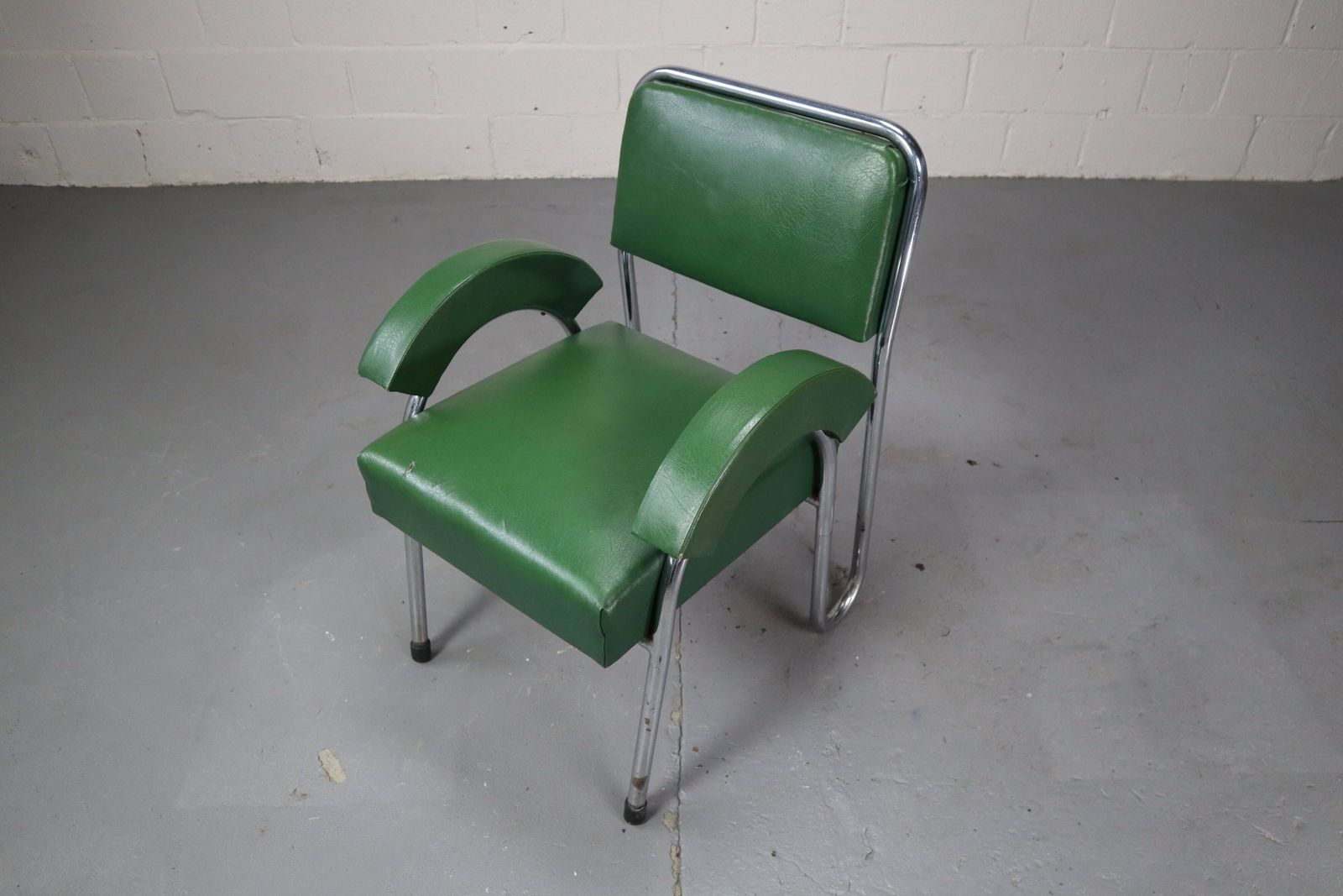 Bauhaus Tubular Cantilever Chair, 1930's photo furniture