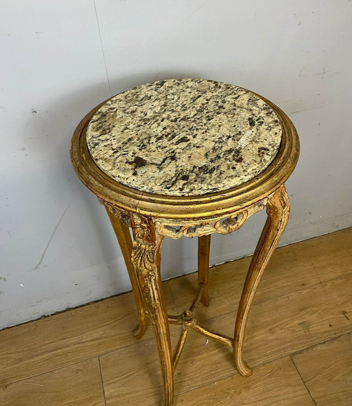 Edwardian Carved Giltwood Marble Topped Torchere photo vinterior