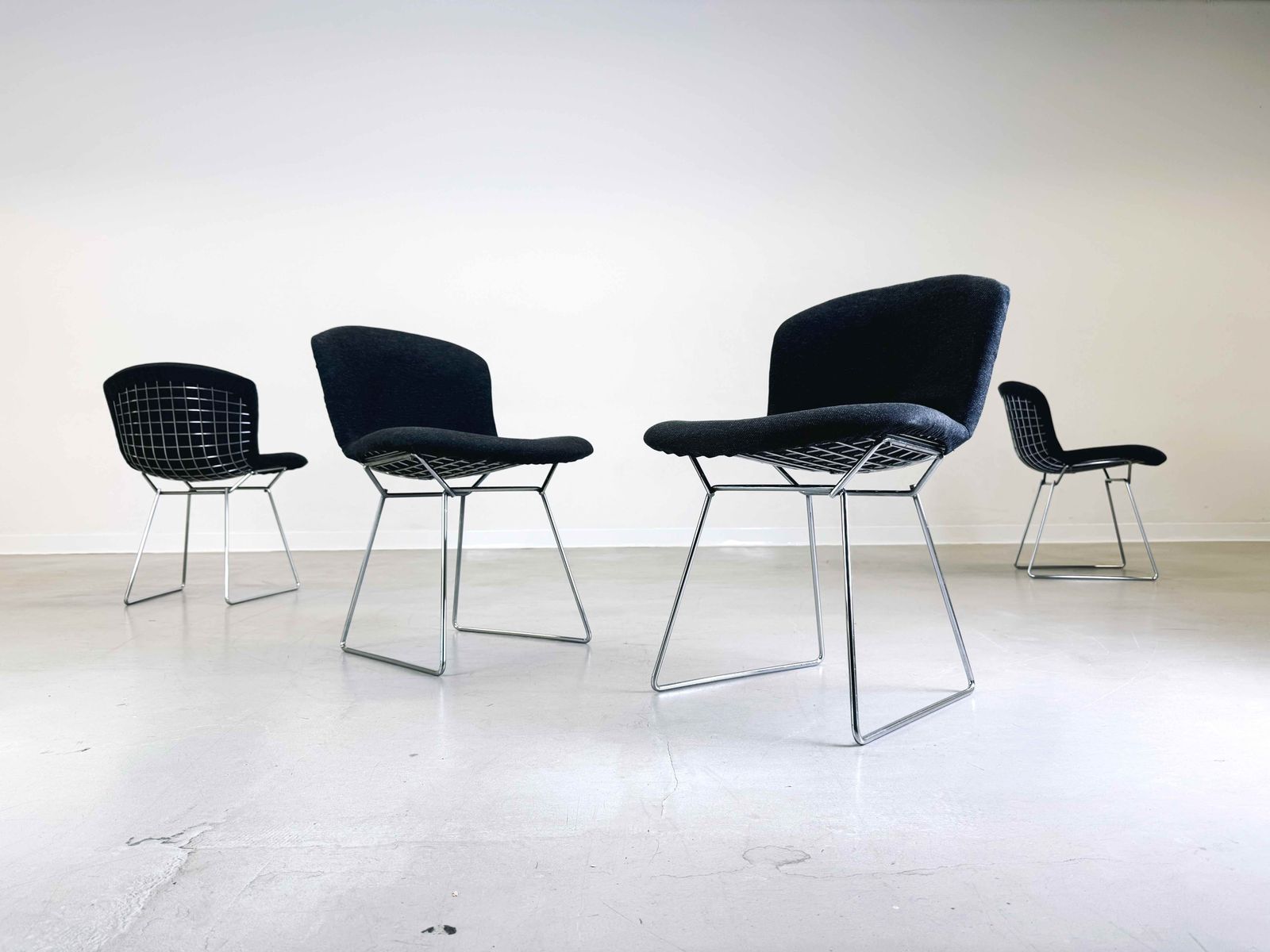 Set Of 4 Chairs Harry Bertoia Knoll Intenational 1980s Upholstered photo furniture