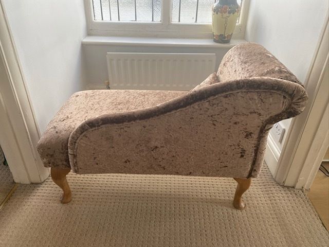 Mink Crushed Velvet Chaise Lounge Sofa In Excellent Condition photo Furniture