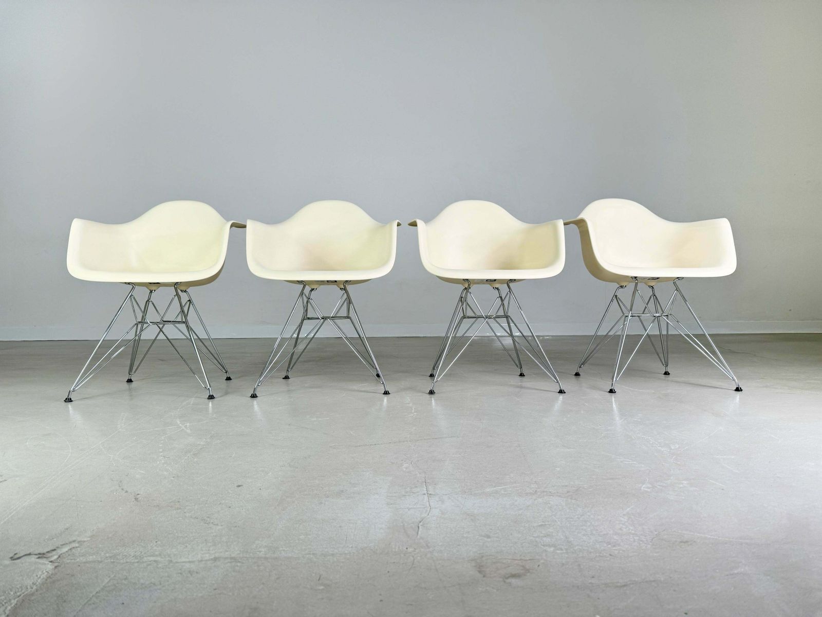 Set Of 4 Vitra Chairs Charles & Ray Eames Plastic Armchair Dar Re photo for sale