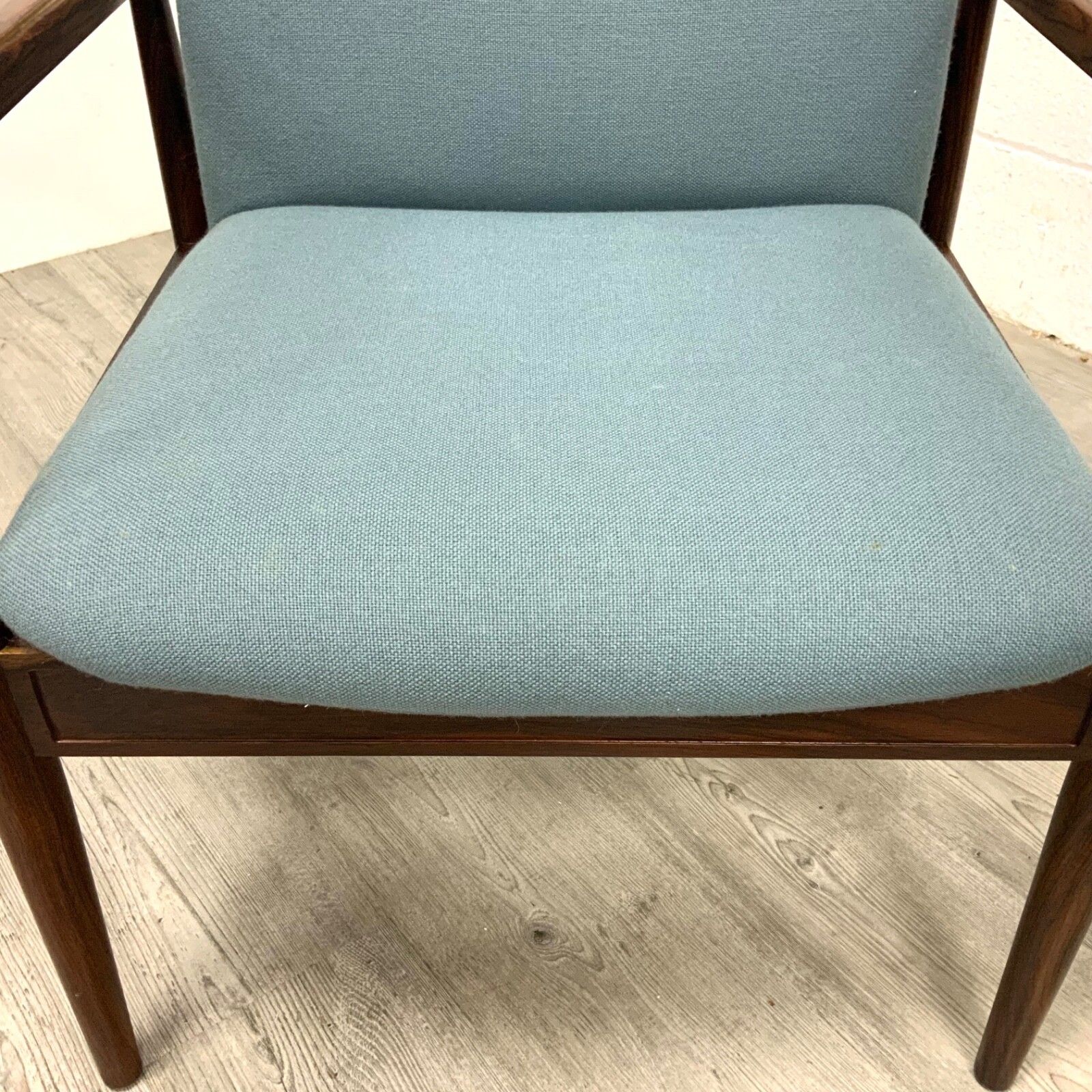 photo vintage A Set Of 6 Danish Rosewood “Diplomat” Chairs  Model 209 By Finn Juhl For Cado