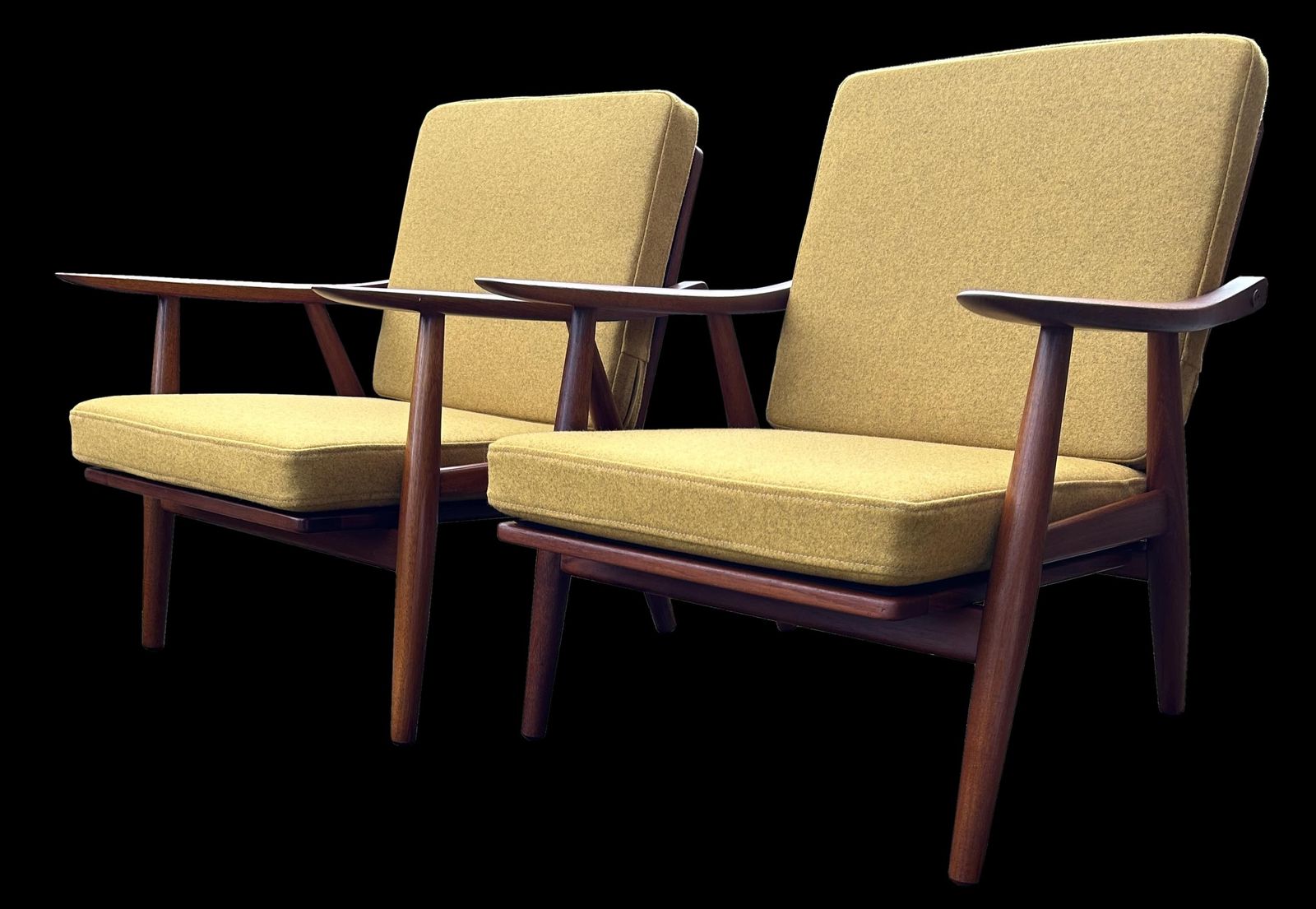 Pair Of Ge270 Lounge Chairs By Hans Wegner For Getama