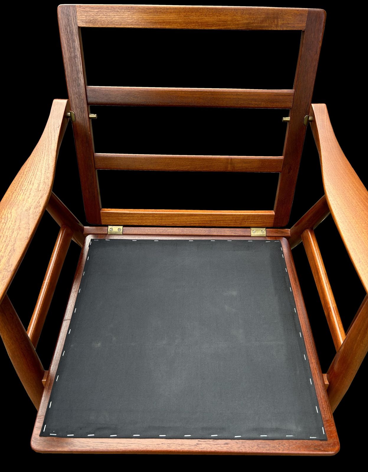 Pair Of Ge270 Lounge Chairs By Hans Wegner For Getama photo buy