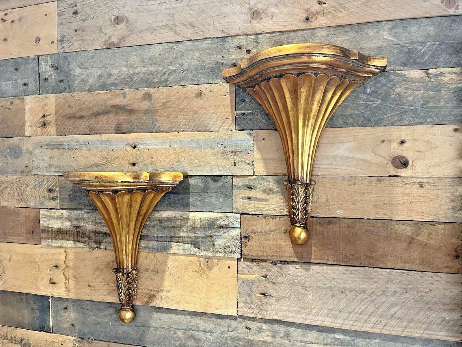 photo vintage Pair Of Ornate Acanthus Leaf Cold Paint Gilt Rococo Baroque Vintage Wall Shelves