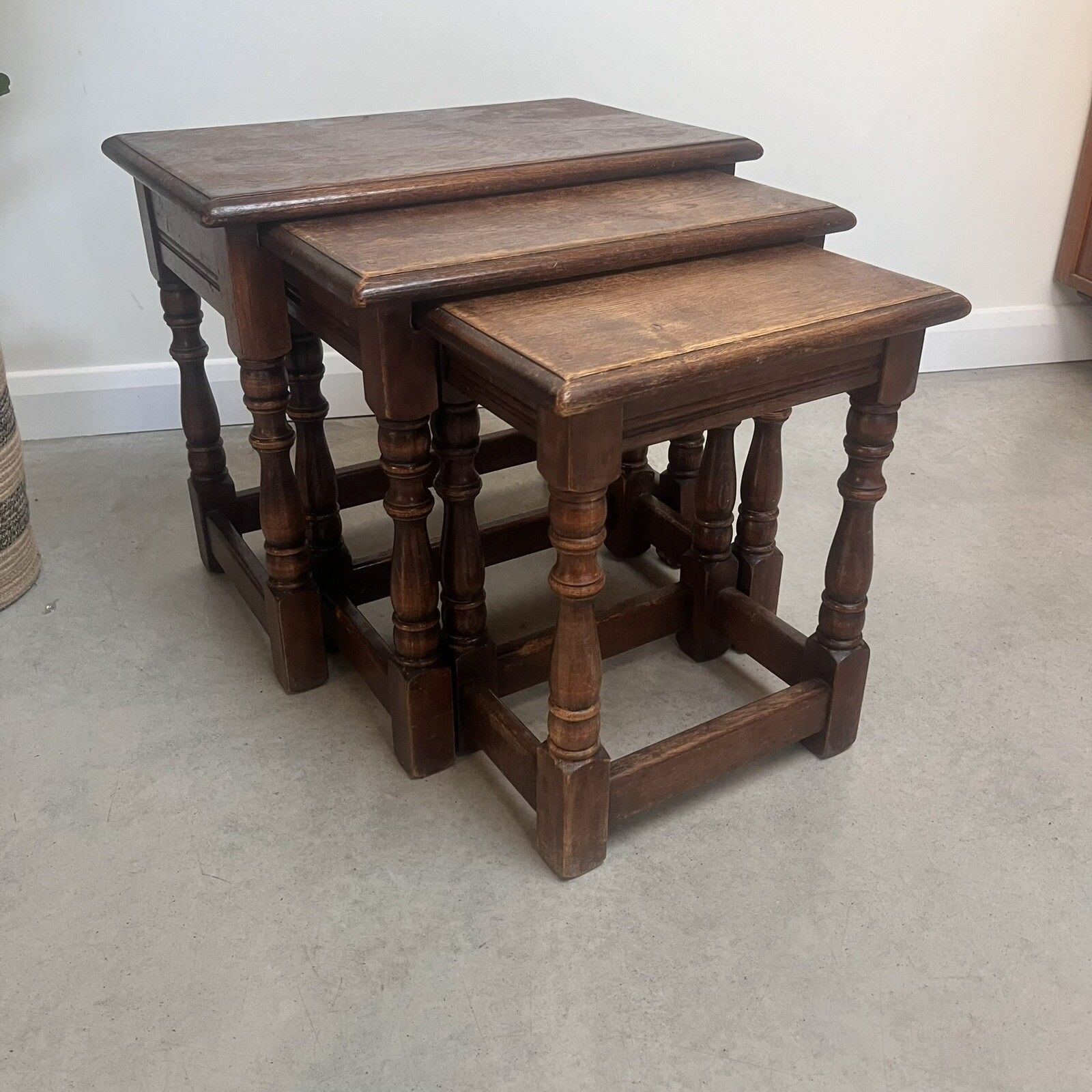 Vintage Old Charm Style Oak Nest Of 3 Tables / Brown Oak C.1960 photo Furniture