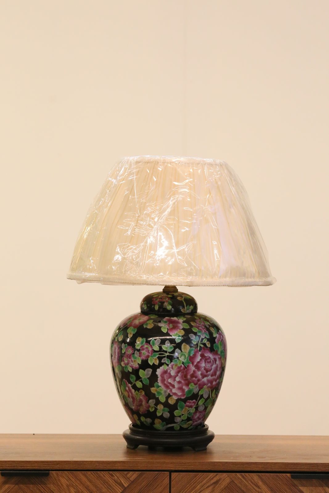 photo vinterior Chinese Antique Porcelain Lamp With Floral Motif   51cm Height