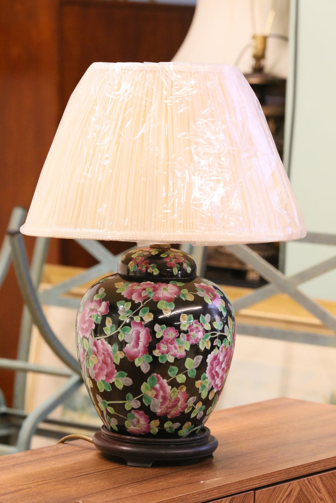photo vintage Chinese Antique Porcelain Lamp With Floral Motif   51cm Height