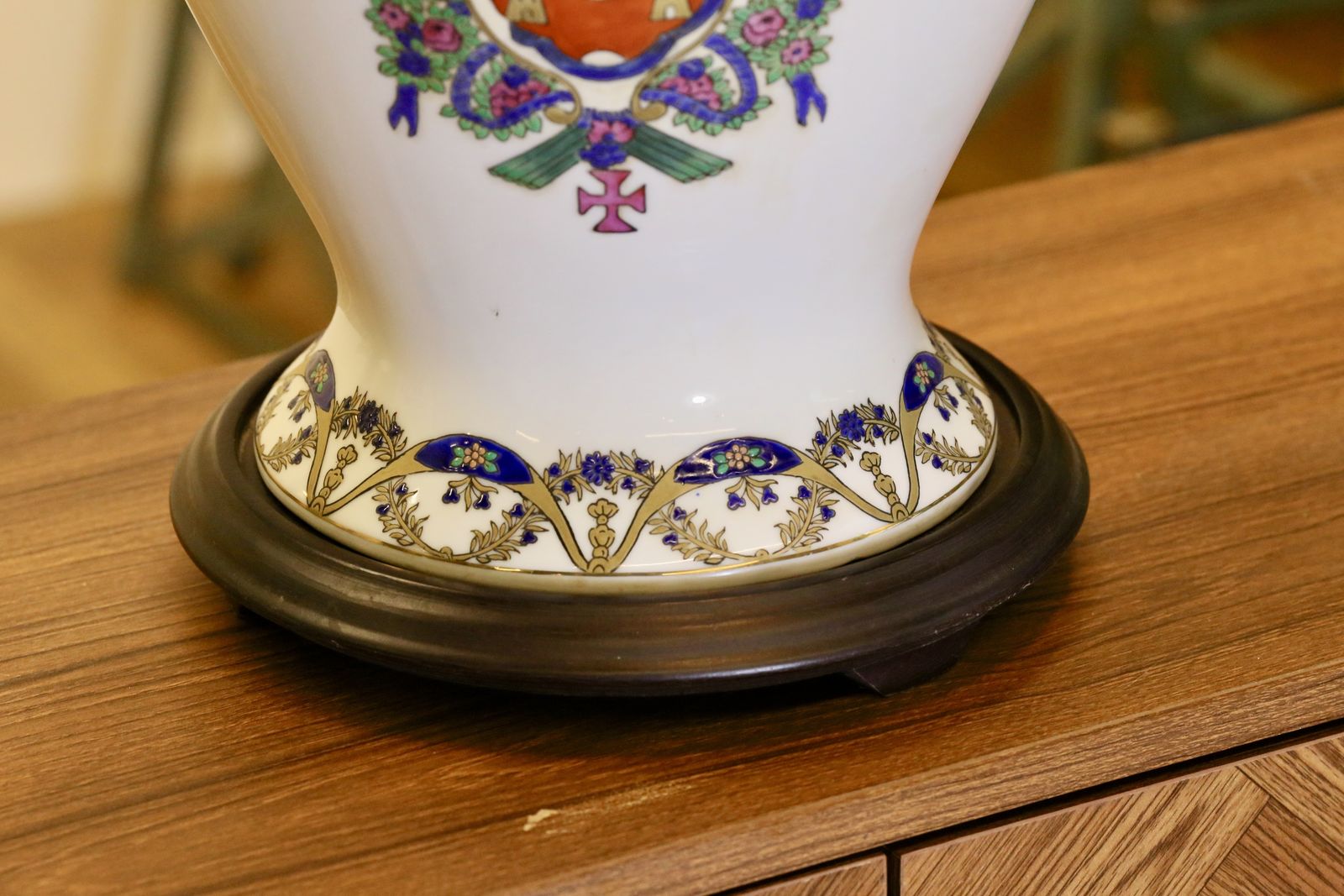 photo furniture Antique Chinese Porcelain Lamp With Armorial Design   51cm Height
