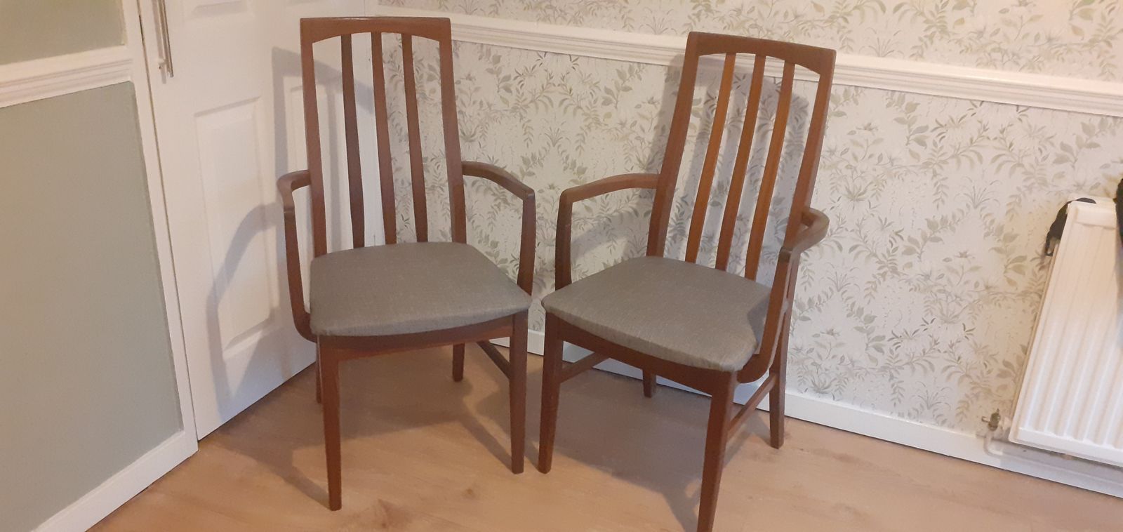 photo vintage 2 X William Lawrence Mid Century Teak Carver Dining Chairs
