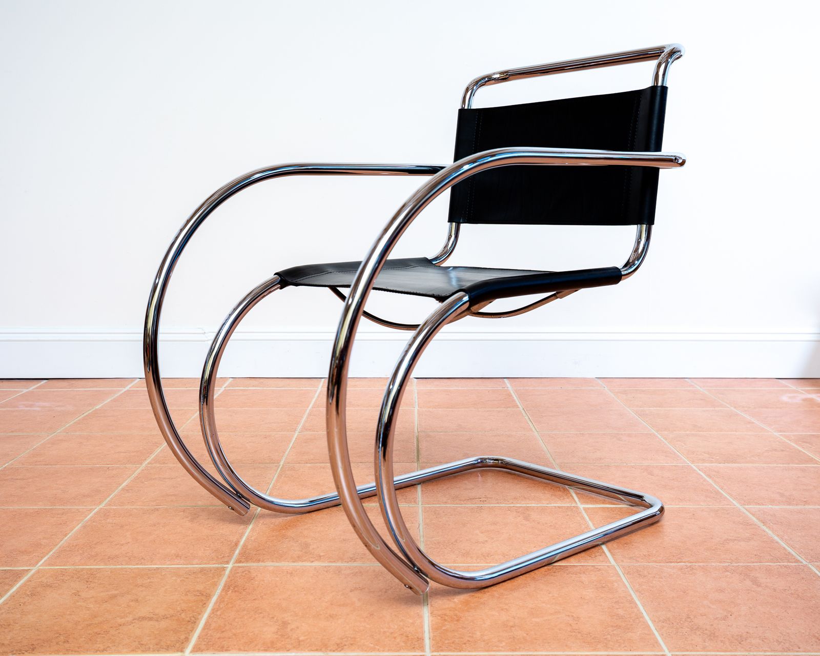 1500.0 Mies Van Der Rohe Mr20 Armchair Leather Chrome Cantilever Chair Black Leather Bauhaus Mcm Mid Century Leather Arm Chair photo