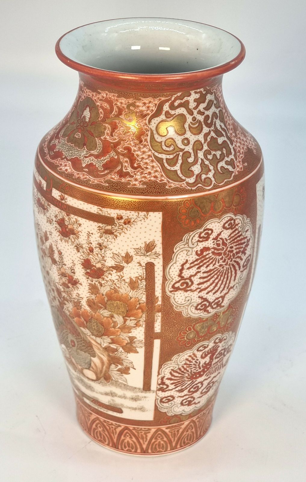 photo vinterior A Large Pair Of Japanese Hand Painted Kutani Porcelain Vases, Circa 1890