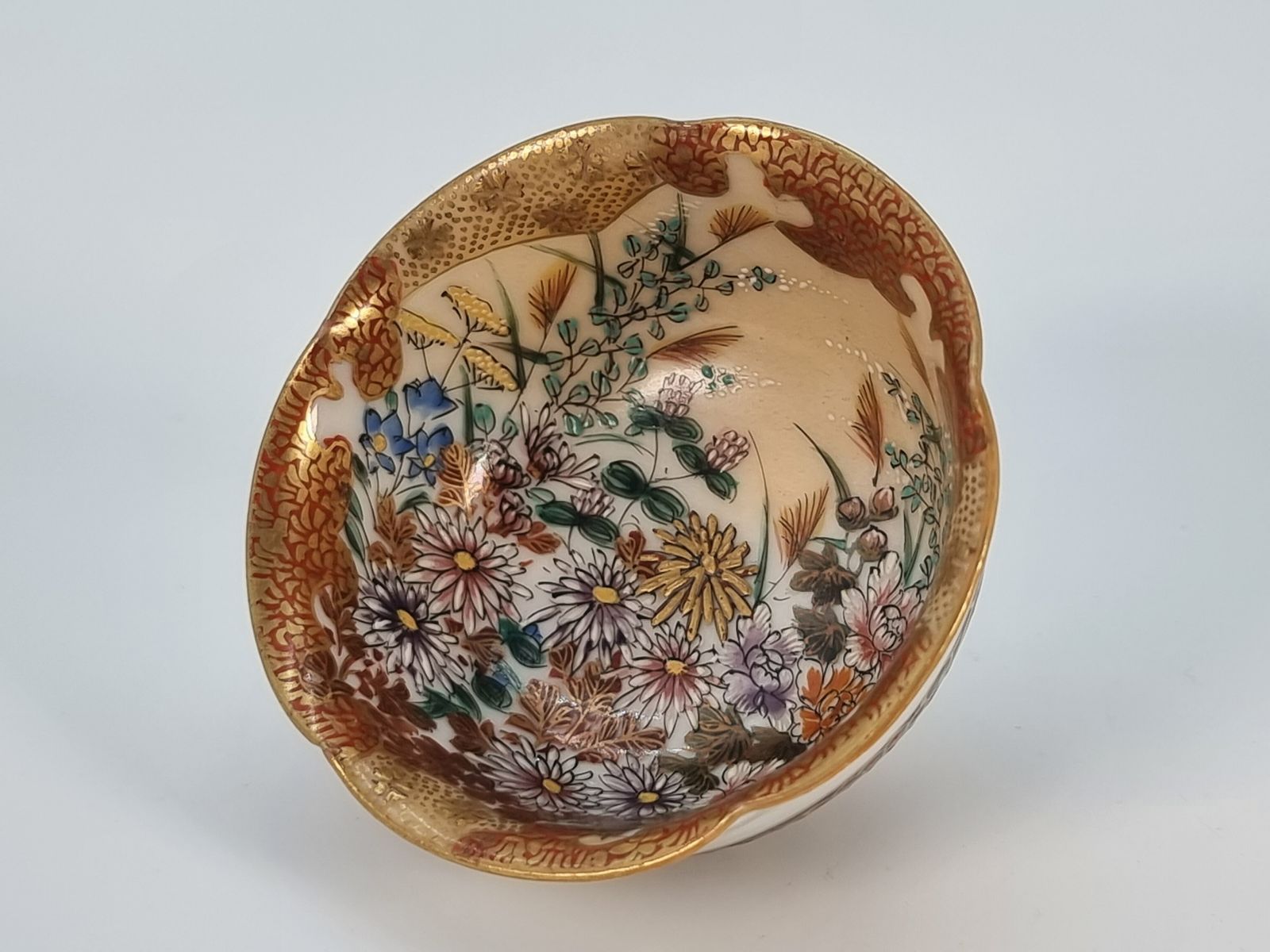 photo vintage A Pair Of Japanese Meiji Period Miniature Porcelain Kutani Ware Bowls, Circa 1880