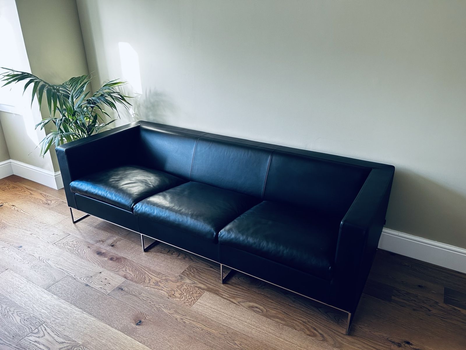 Minotti 3 Seater Black Leather Sofa photo furniture