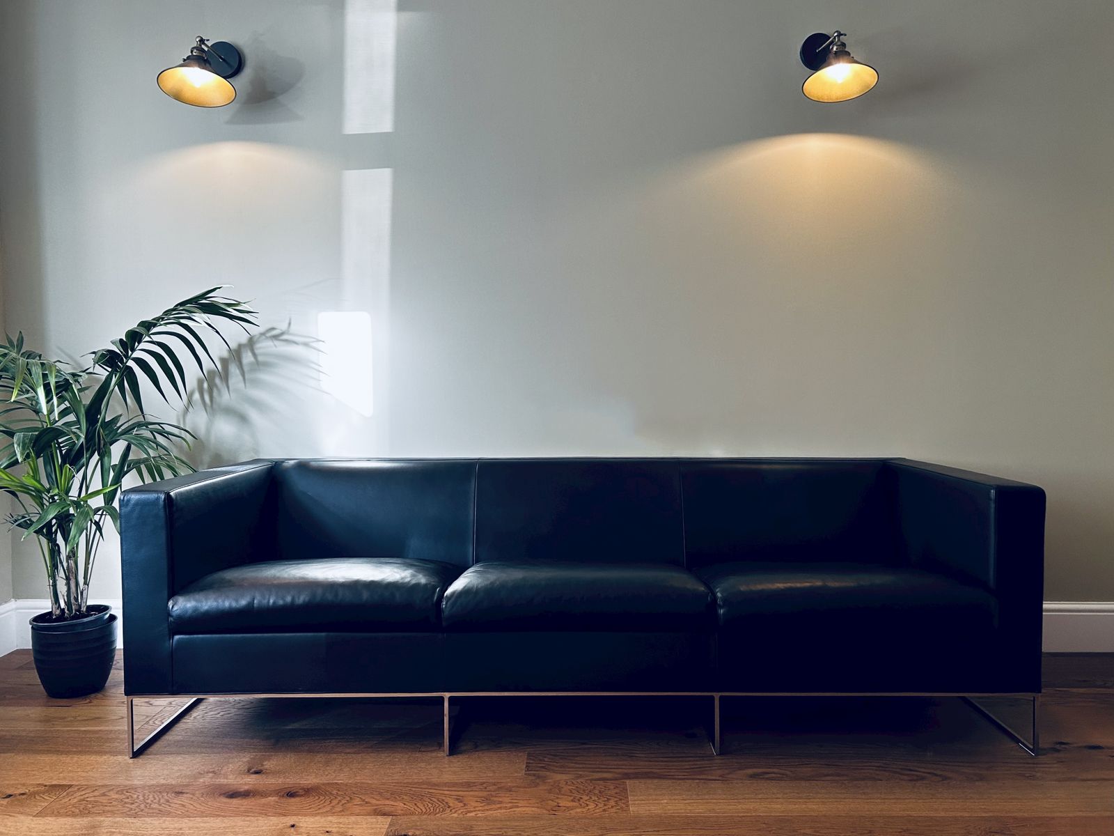 Minotti 3 Seater Black Leather Sofa photo 1800.0