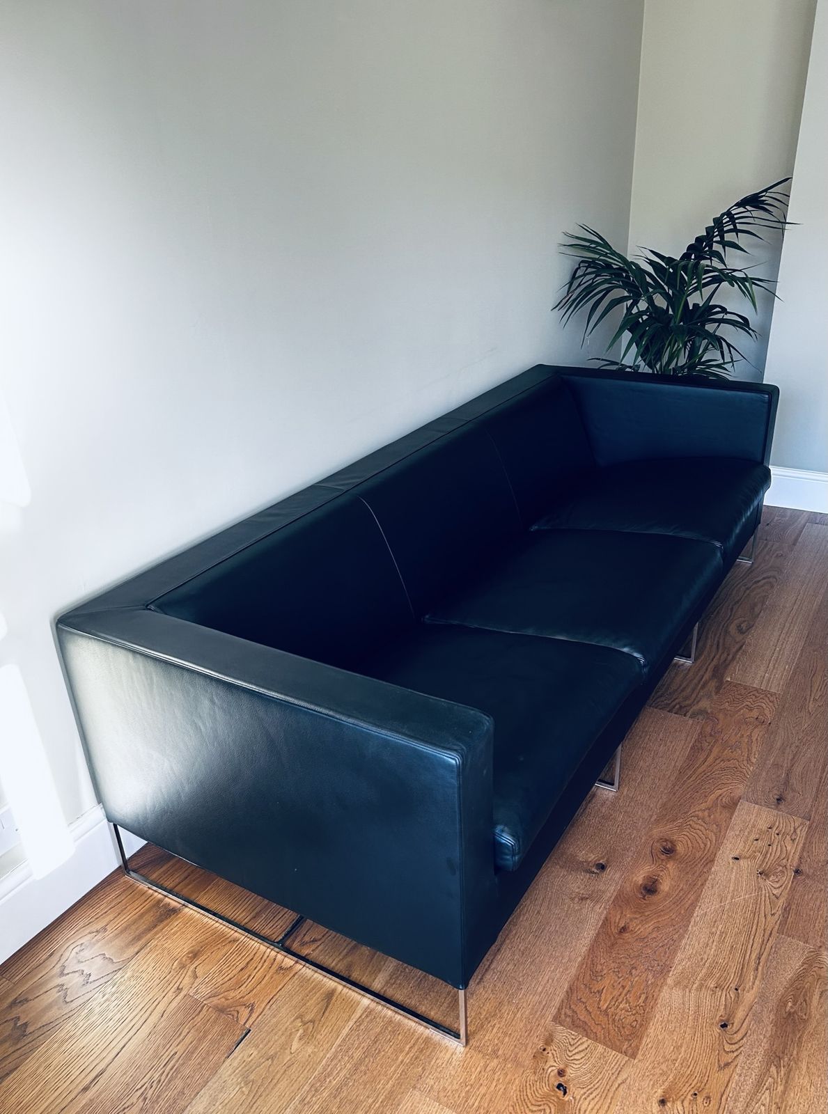 Minotti 3 Seater Black Leather Sofa photo vinterior
