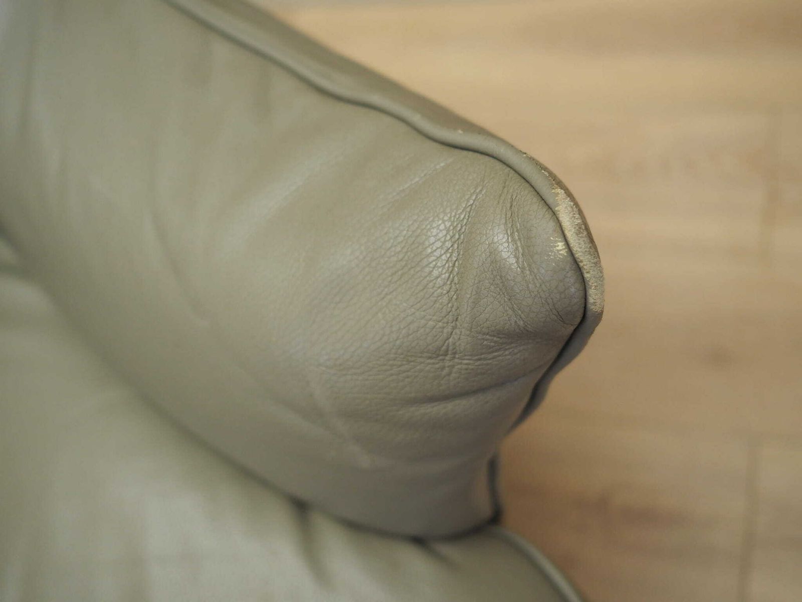 Furniture Leather Swivel Armchair, Italian Design, 1990s, Manufacture: Natuzzi photo