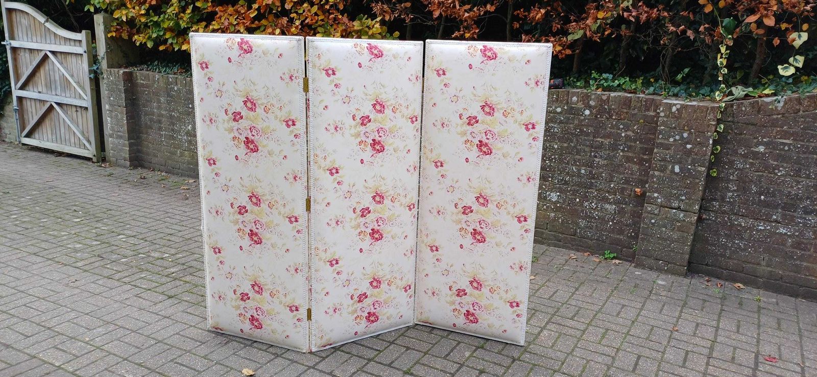 Massive Heavy Pretty Vintage Folding Upholstered Screen, Vanity Screen, Room Divider   Sturdy, Heavy And Quality (153cm Tall, 183cm Wide)