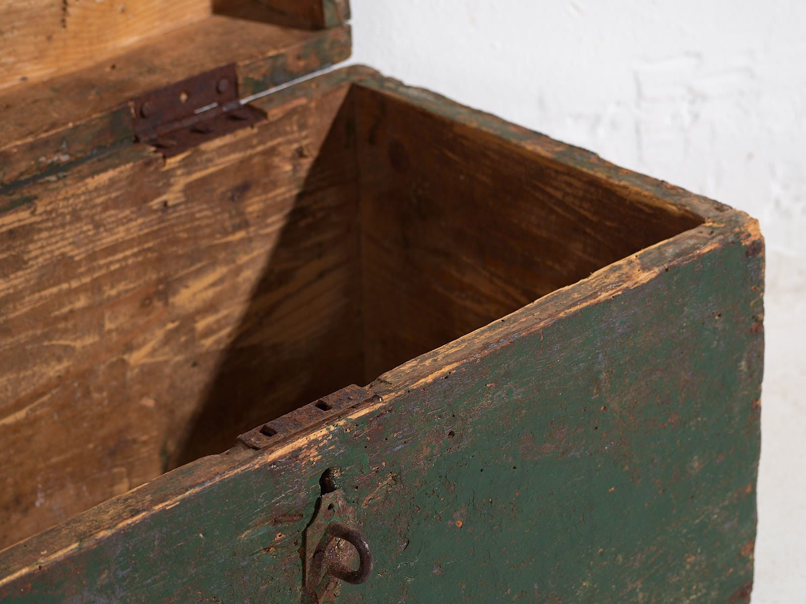 Antique Green Antique Military Chest (C.1910) #1 photo vinterior