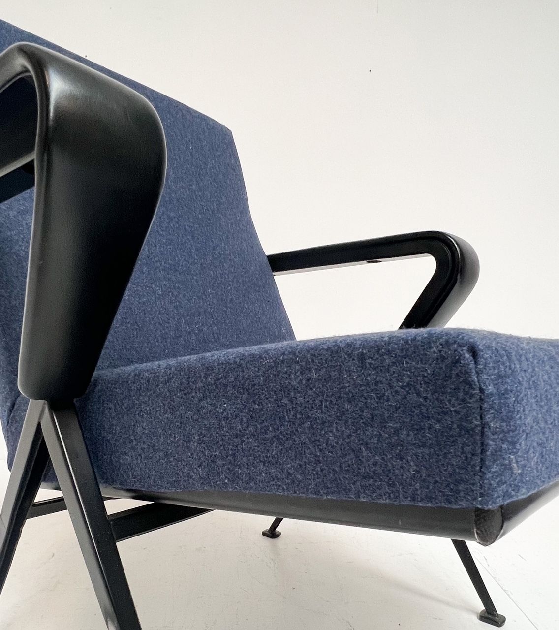 photo for sale Repose Armchair By Friso Kramer For Circle De Ahrend – Repose Armchair By Friso Kramer For Circle De Ahrend, 1960s