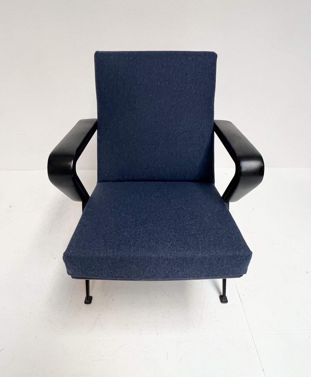 1721.07 Repose Armchair By Friso Kramer For Circle De Ahrend – Repose Armchair By Friso Kramer For Circle De Ahrend, 1960s photo