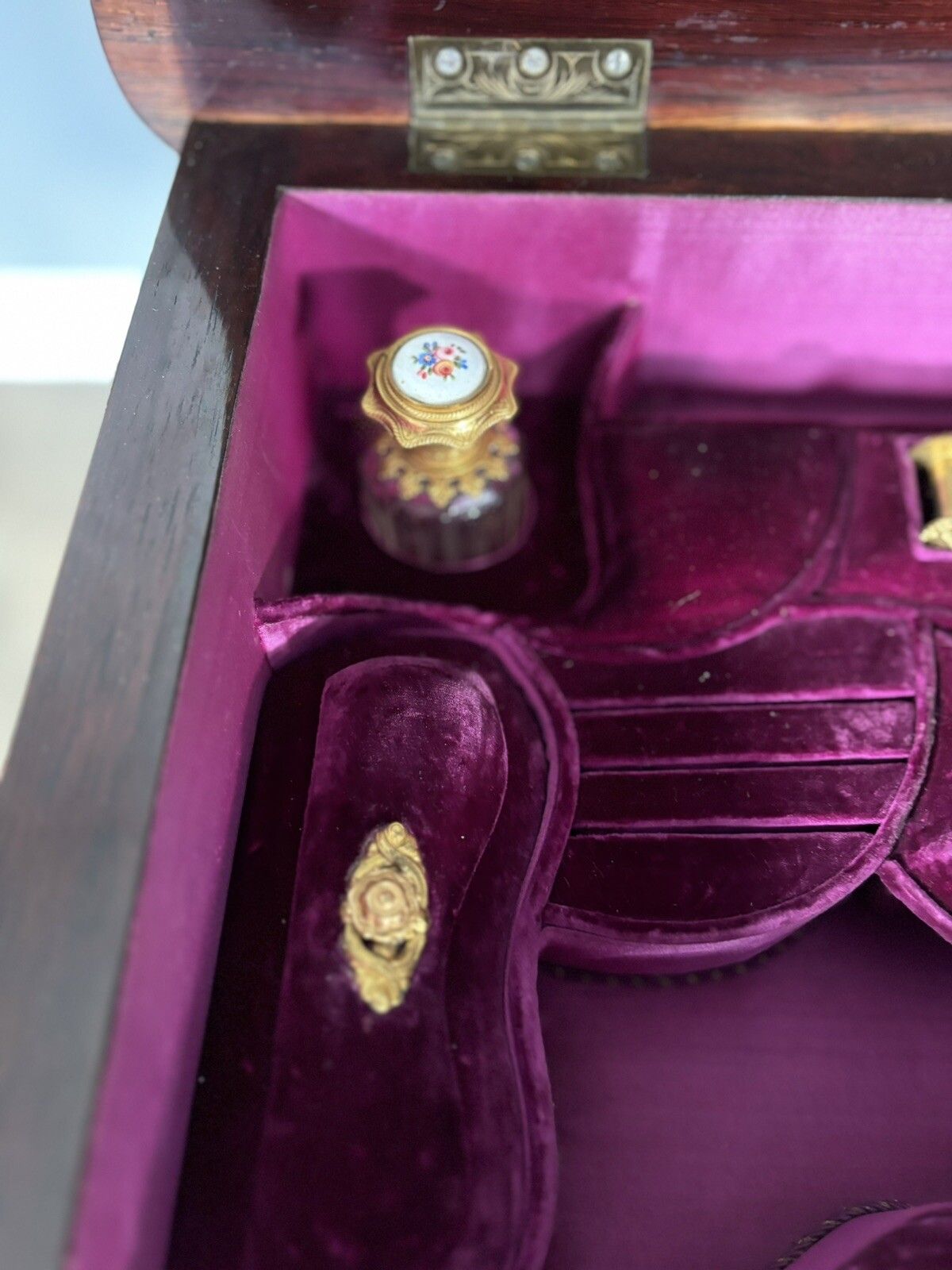 An Exceptional Quality Rosewood And Kingswood Ladys Vanity Set photo vinterior