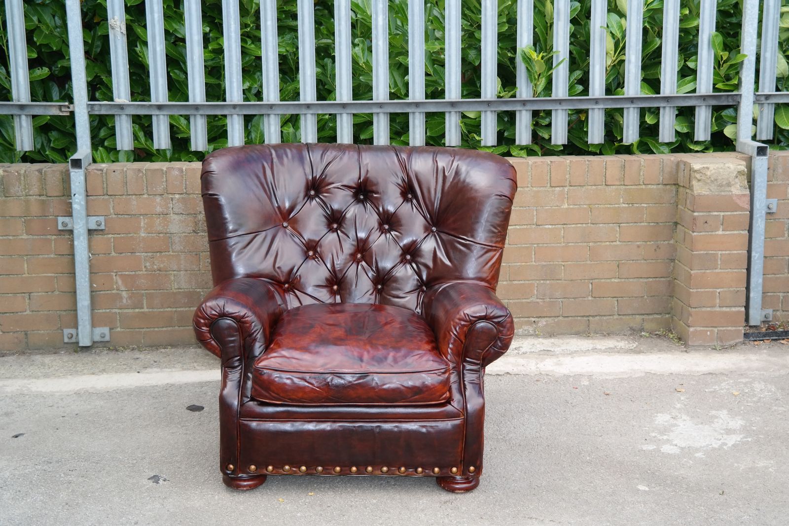 photo vinterior Restoration Hardware Writers Henredon Leather Armchair Footstool Antique Brown