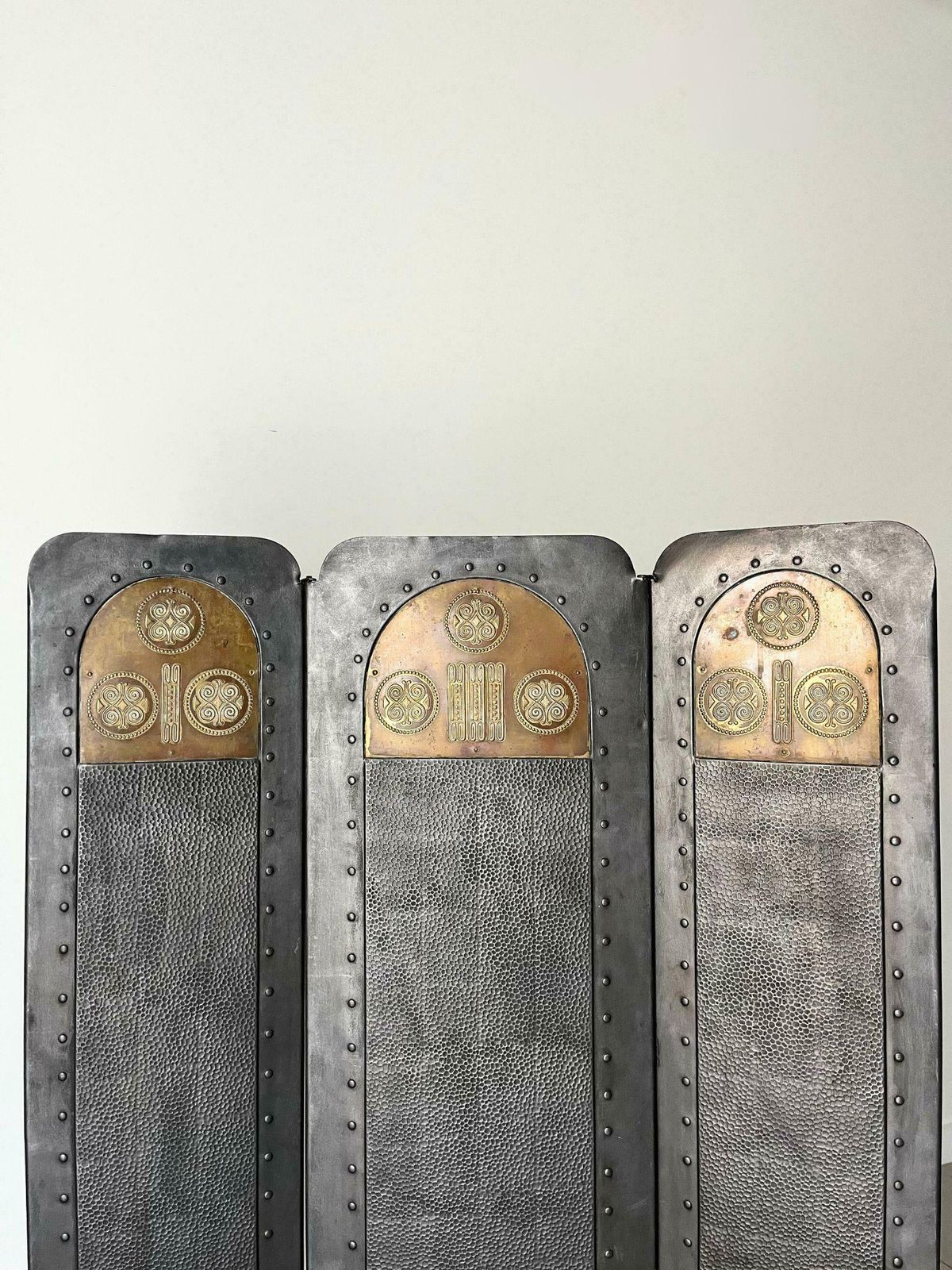 Secessionist Metal Screen, Antique Decorative Austrian Folding 3 Panel Fire Screen In Hammered Steel & Copper Relief C.1900 Vienna Secession photo Home Decor