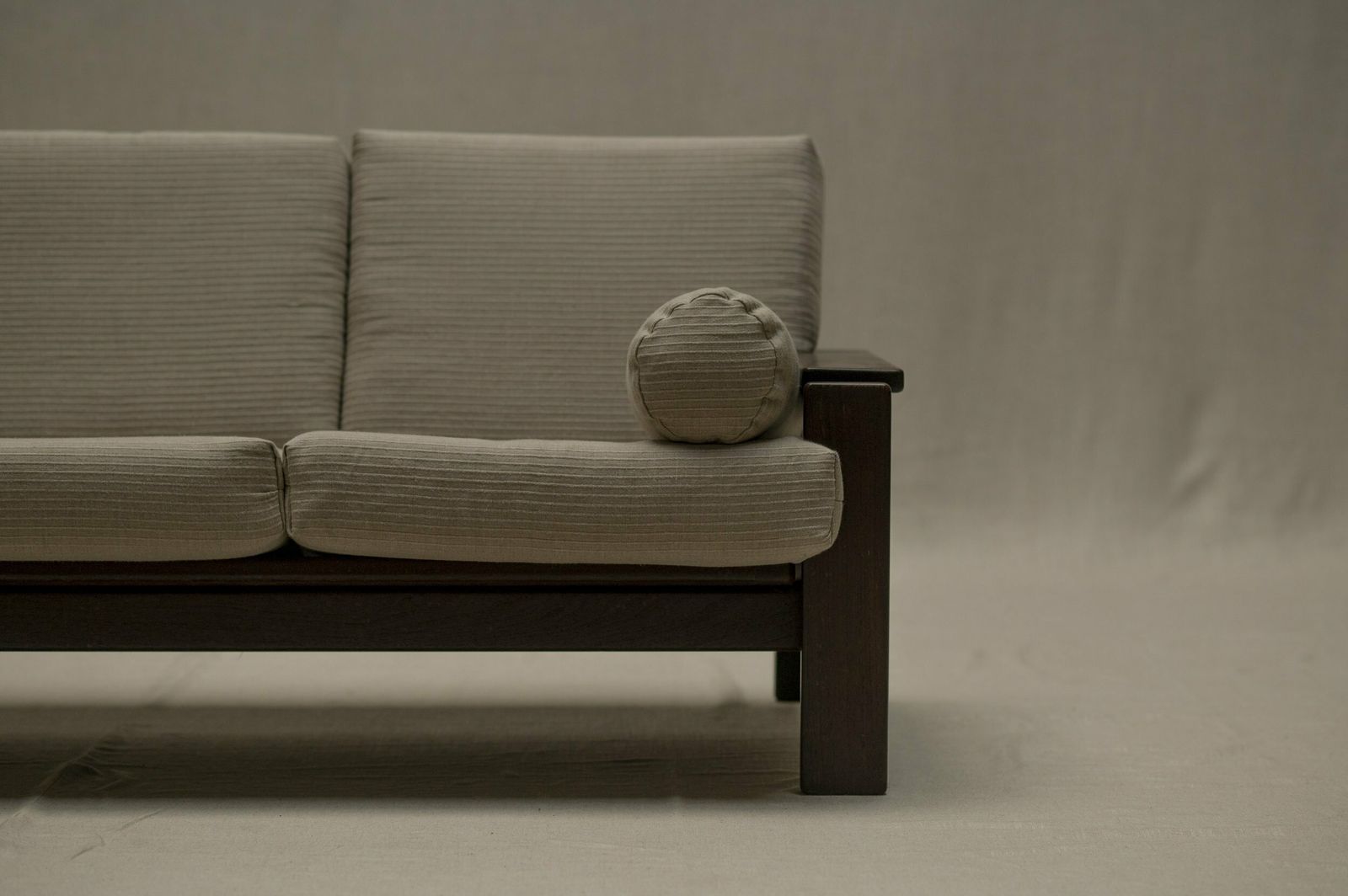 Mid Century Wengé Three Seat Sofa photo vinterior