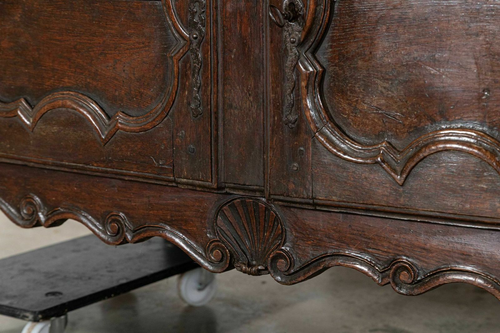photo furniture Large 19thc French Oak & Chestnut Buffet Deux Corps